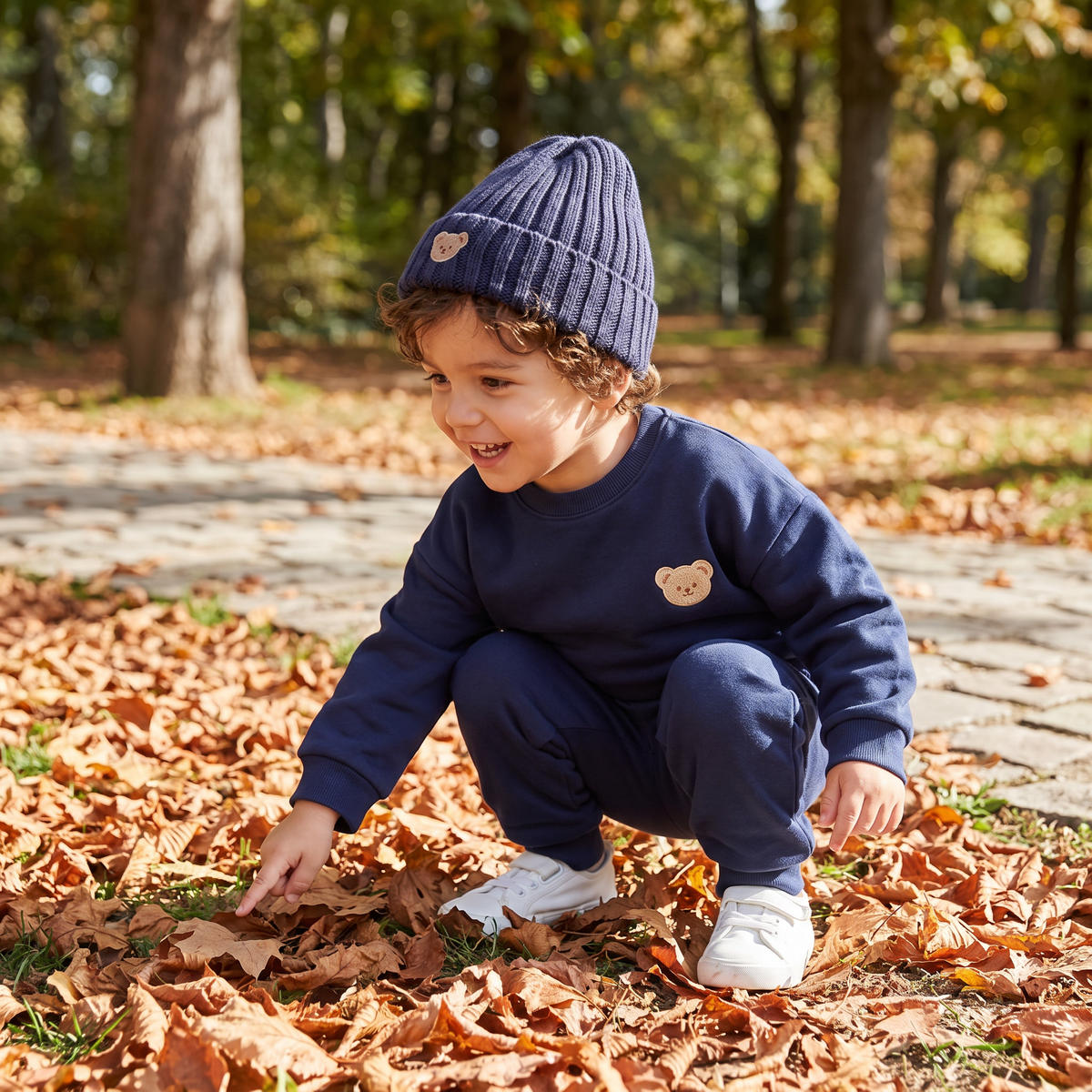 Ensemble Bébé avec Sweat-shirt à Ours Brodé et Pantalon de Survêtement Assorti