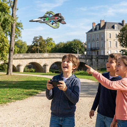 Drone RC en mousse résistante en forme d’avion de chasse pour voler à l’intérieur et à l’extérieur – Figures à 360° et lumières LED
